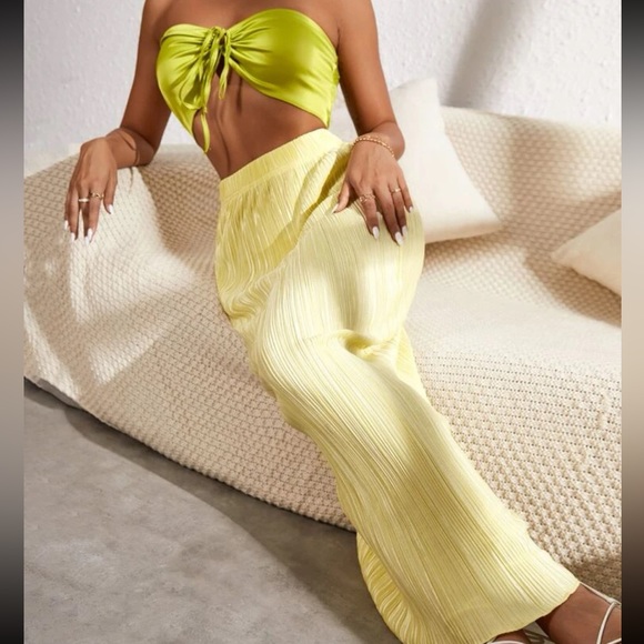 New 2-Piece Tube Top & Skirt Set - Picture 2 of 10